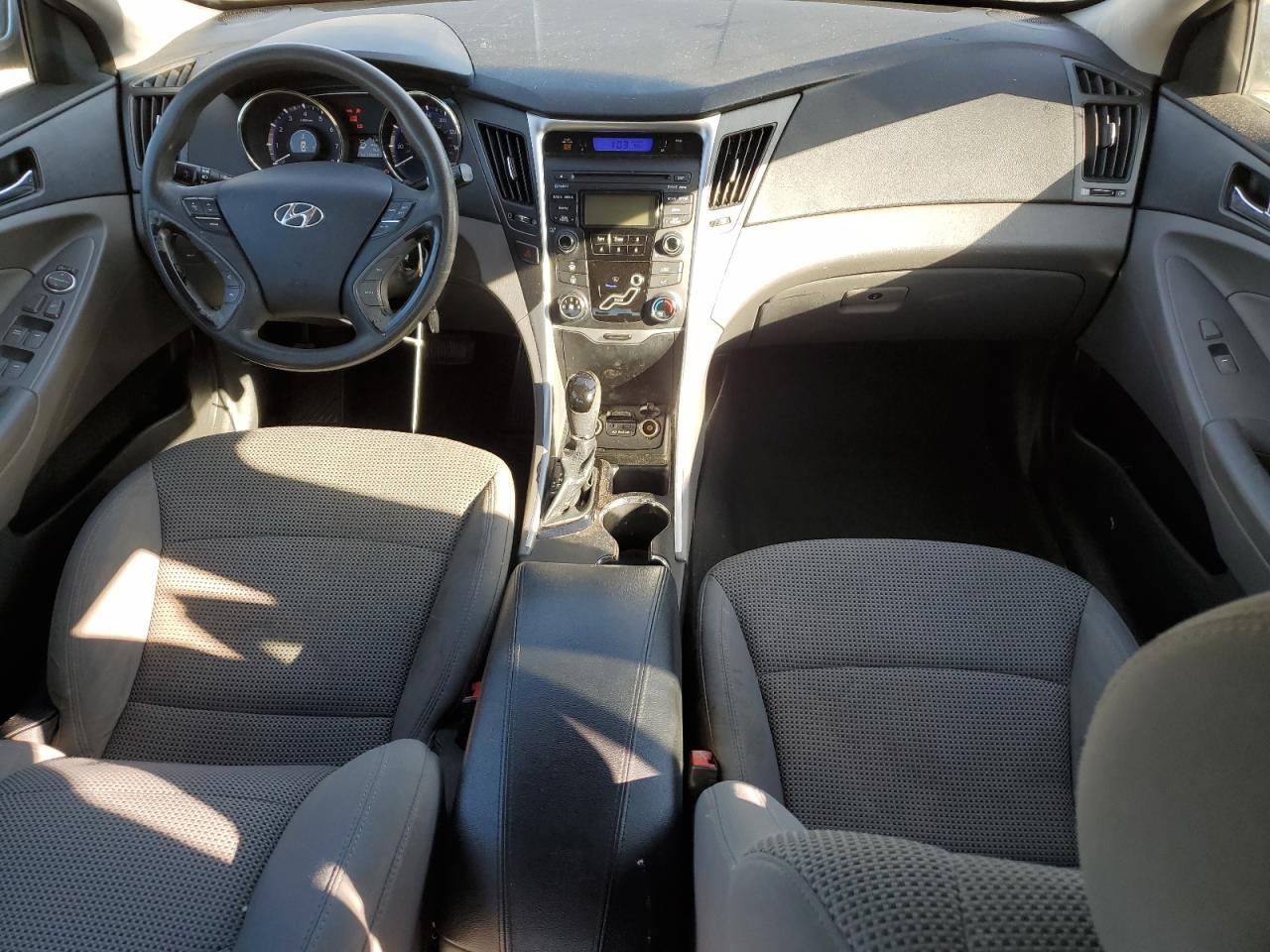 2012 Hyundai Sonata - Image 8