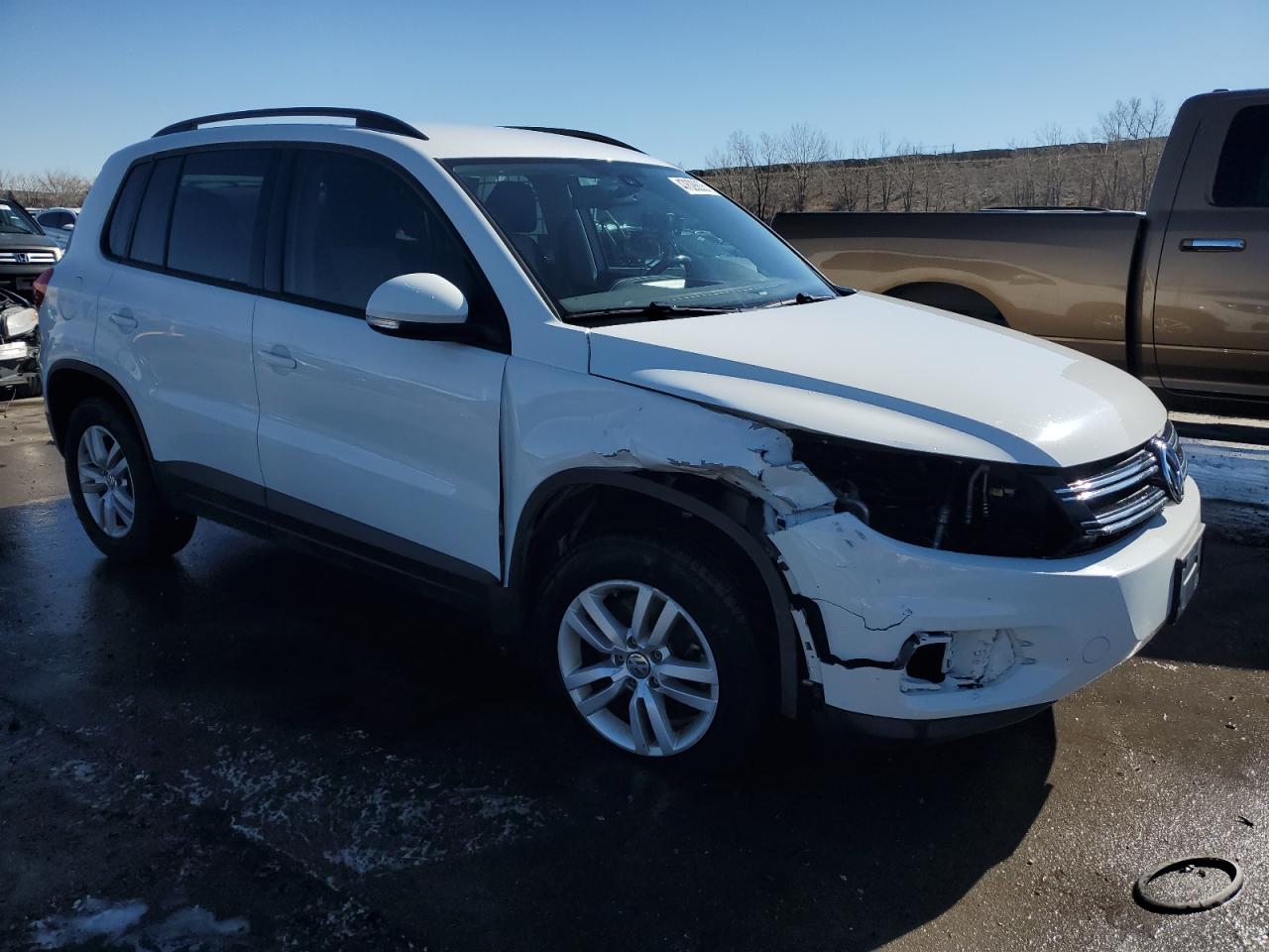 2017 Volkswagen Tiguan - Image 4