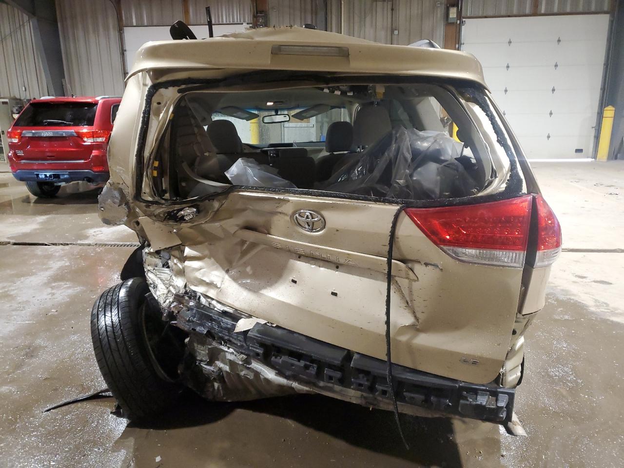 2012 Toyota Sienna - Image 6