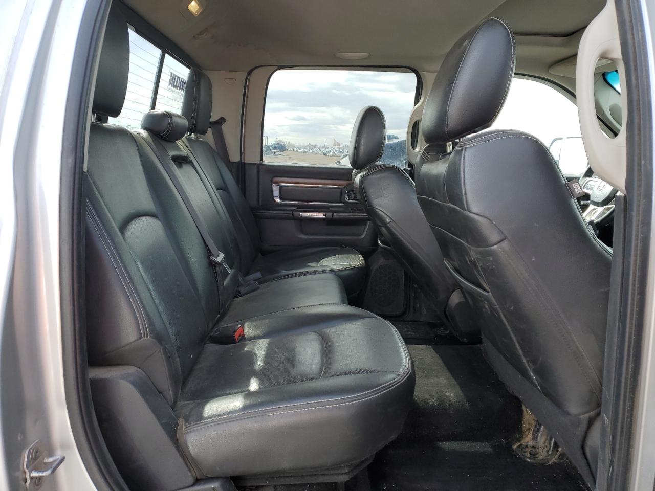 2015 RAM 3500 - Image 10