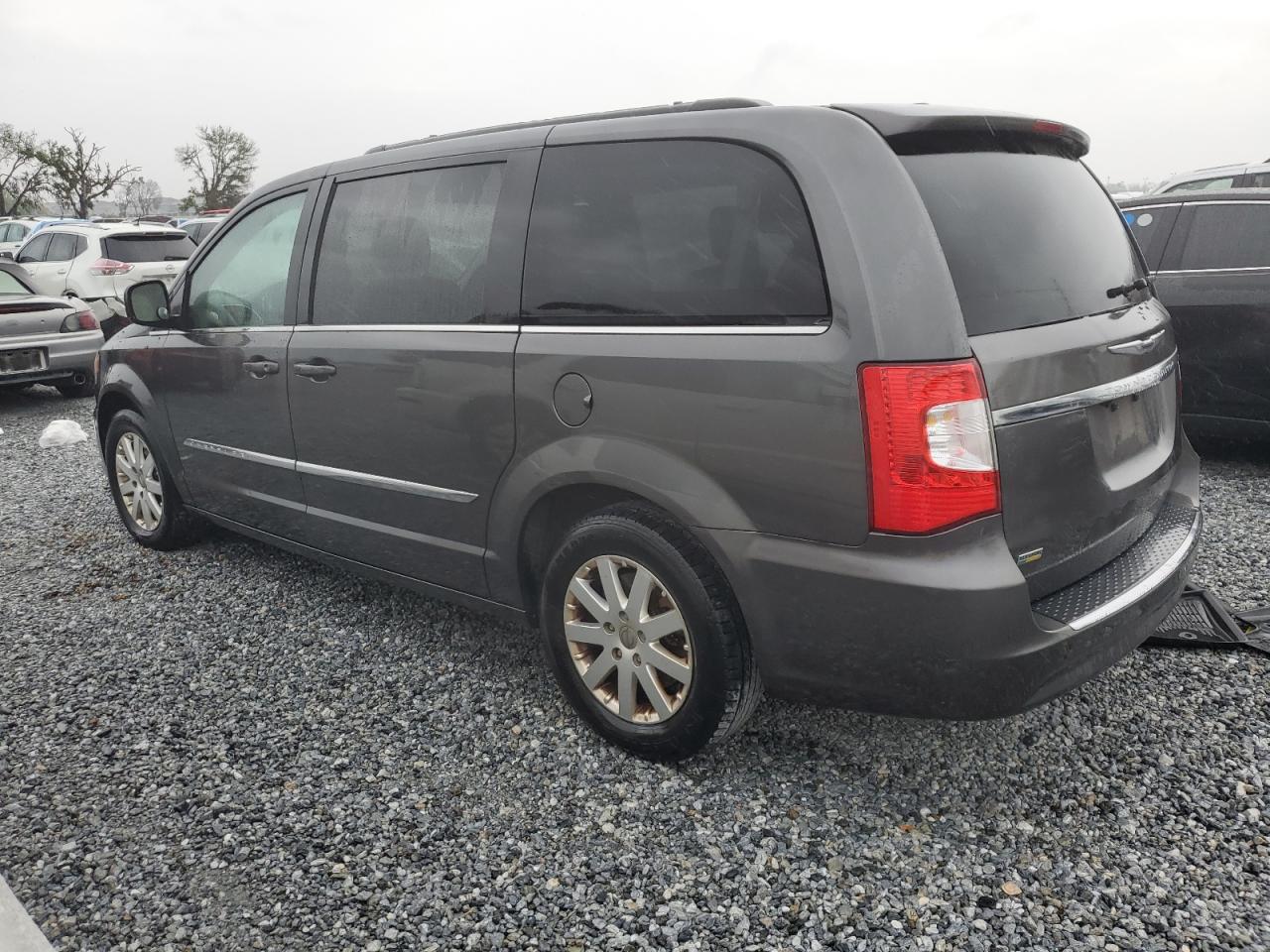 2016 Chrysler Town & Country - Image 2