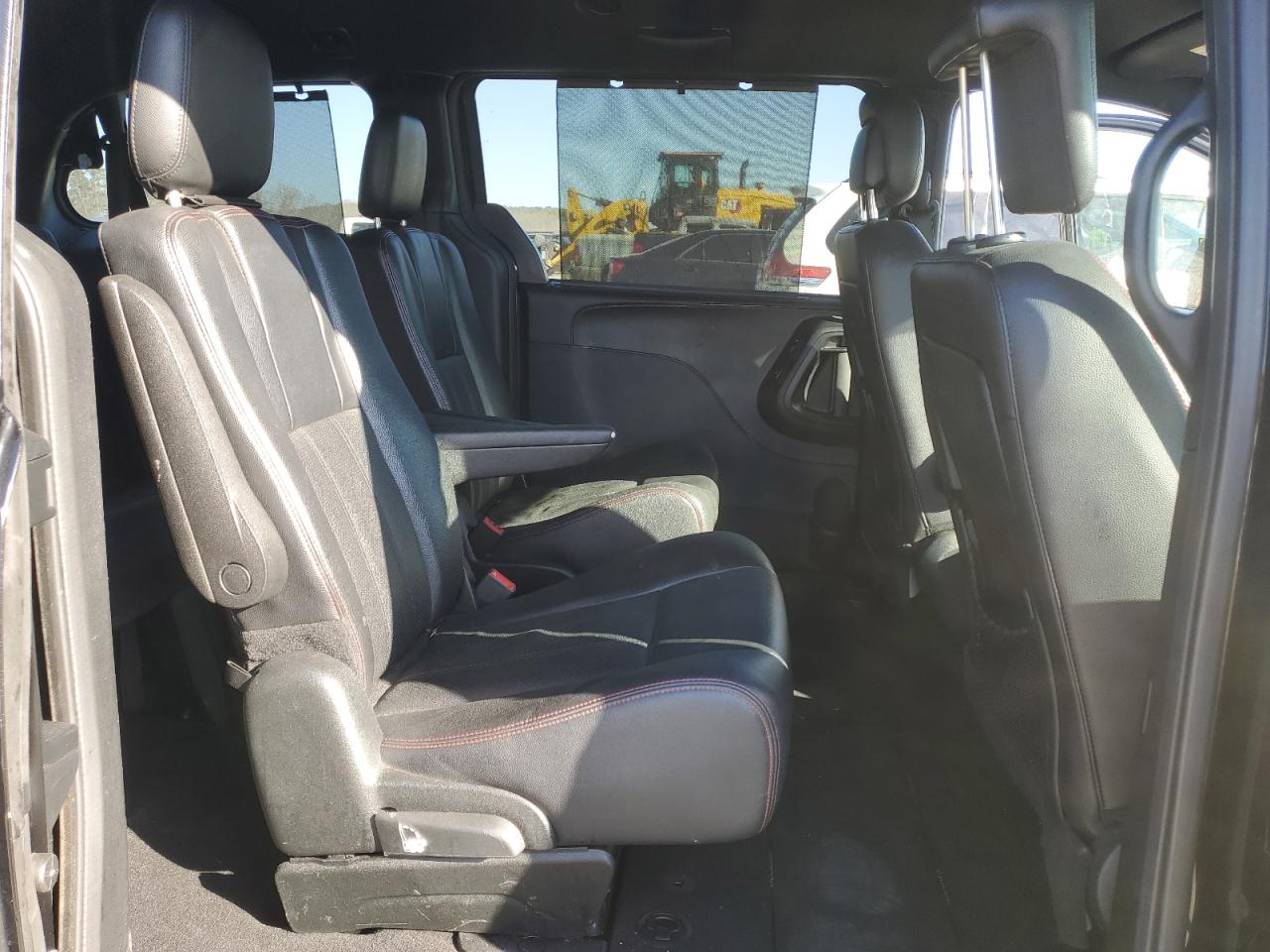 2017 Dodge Caravan - Image 11