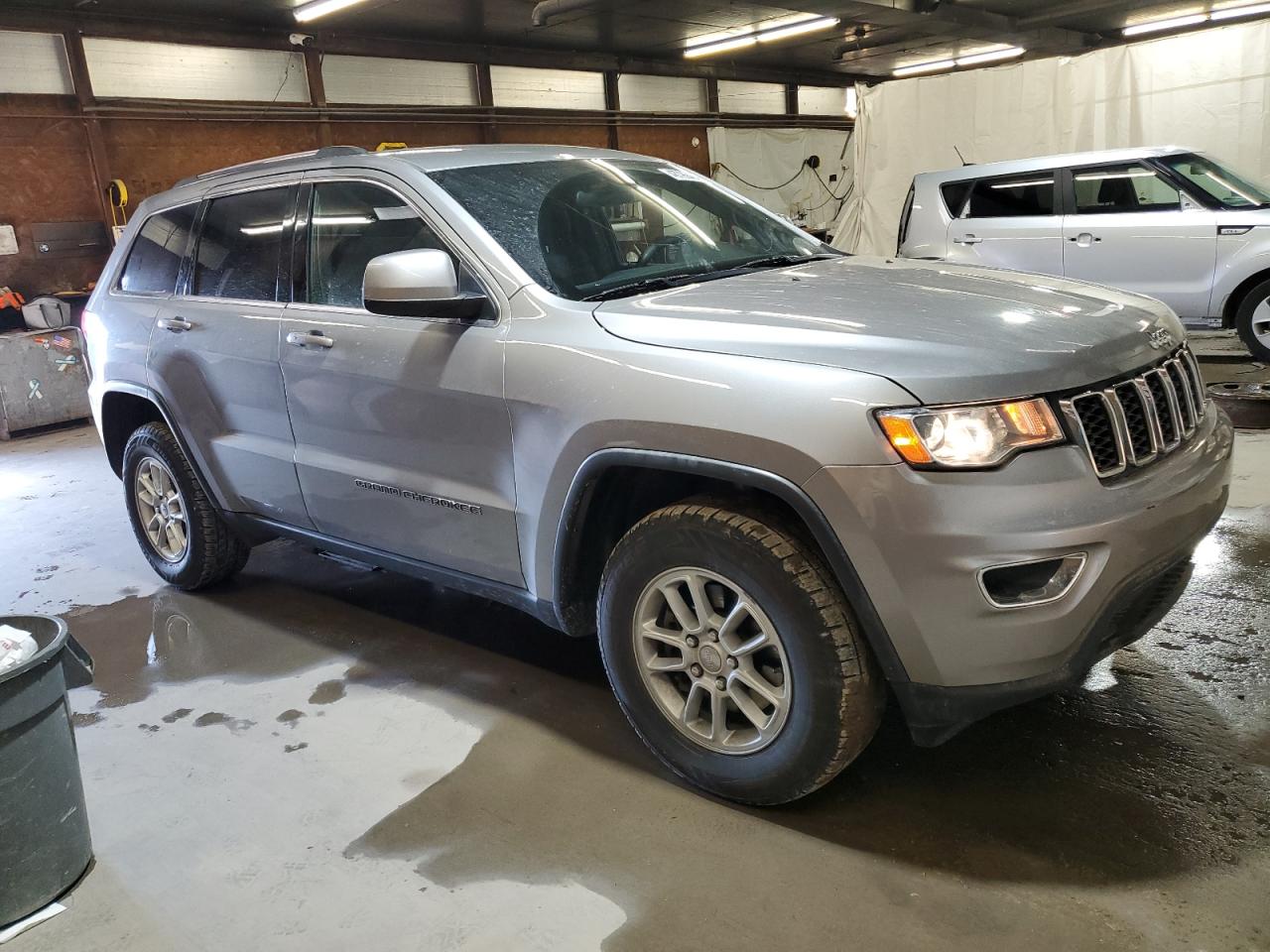 2018 Jeep Grand Cherokee - Image 4