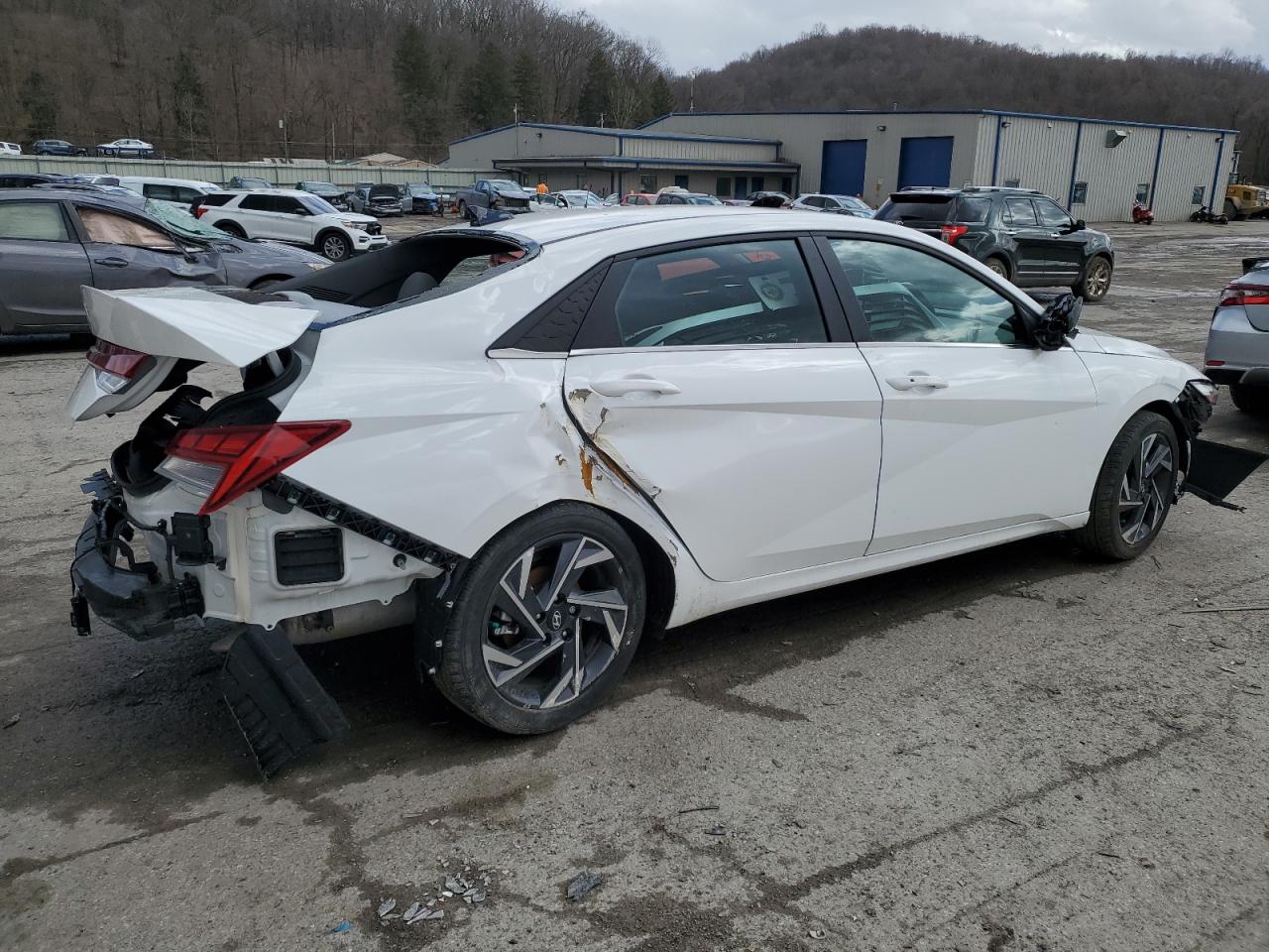 2024 Hyundai Elantra - Image 3