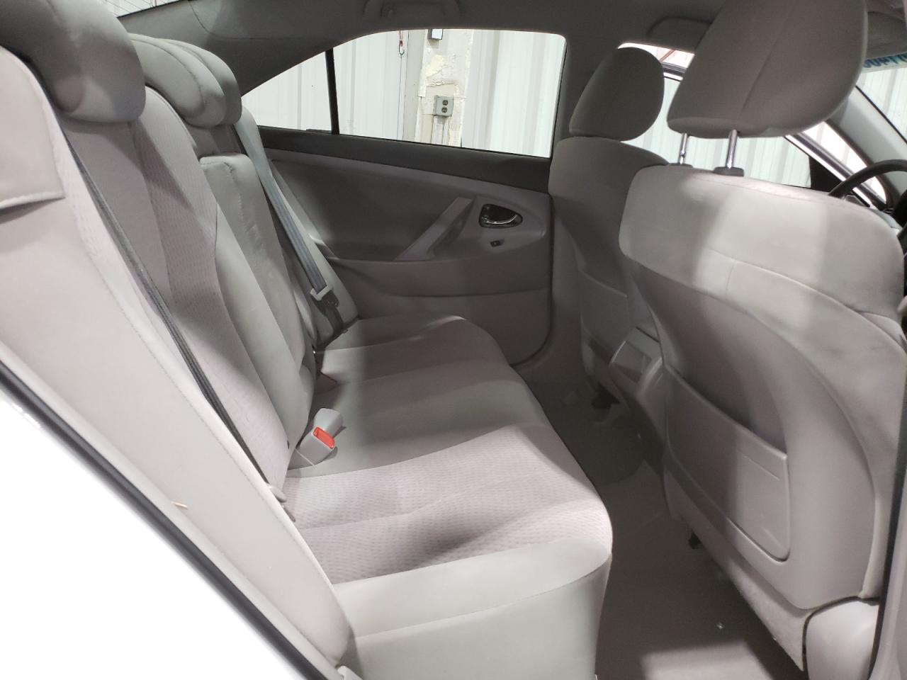 2011 Toyota Camry - Image 10
