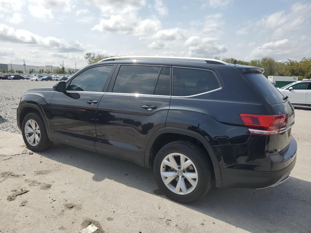 2018 Volkswagen Atlas - Image 2