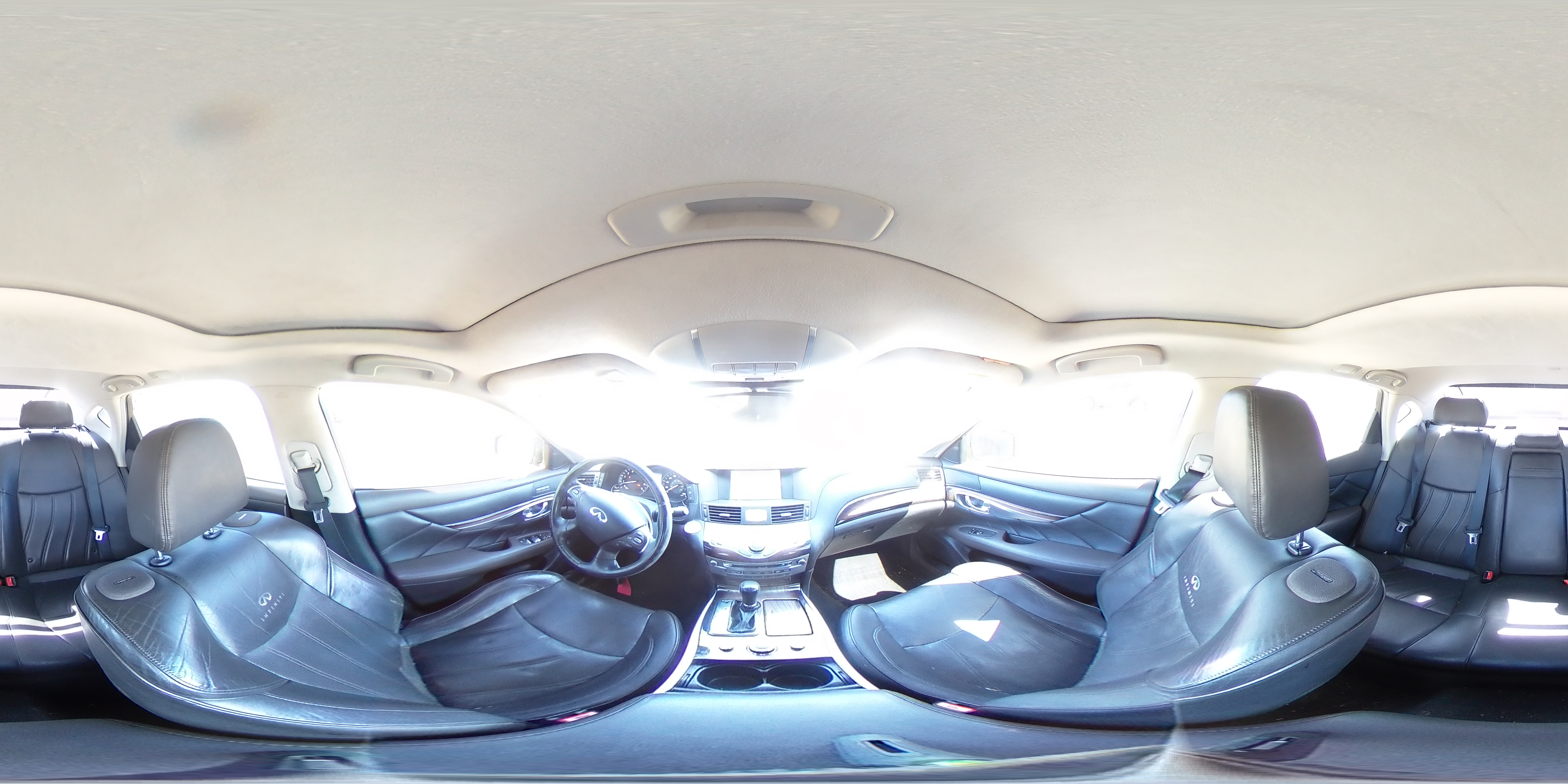 2012 Infiniti M - Image 13