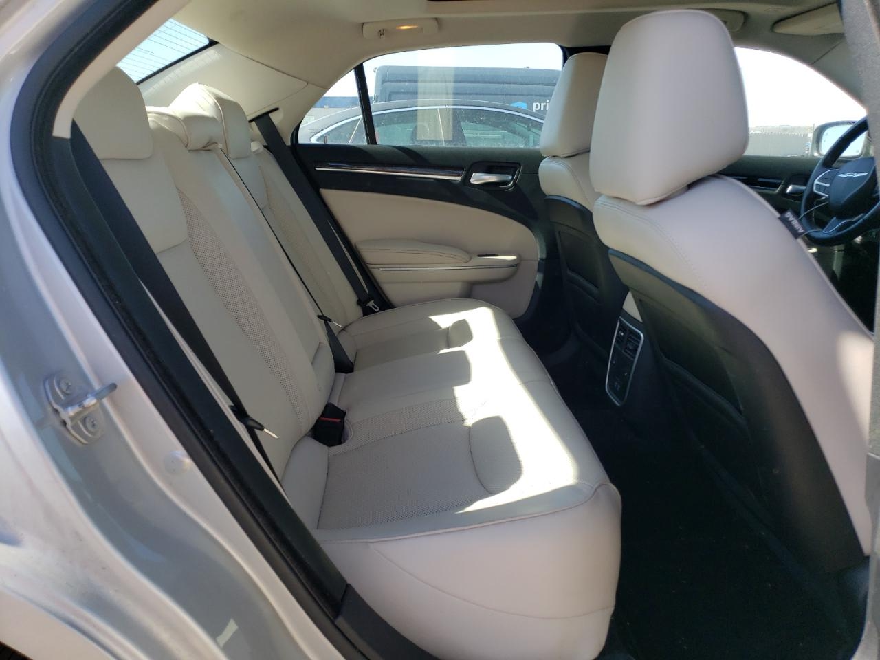2019 Chrysler 300 - Image 10