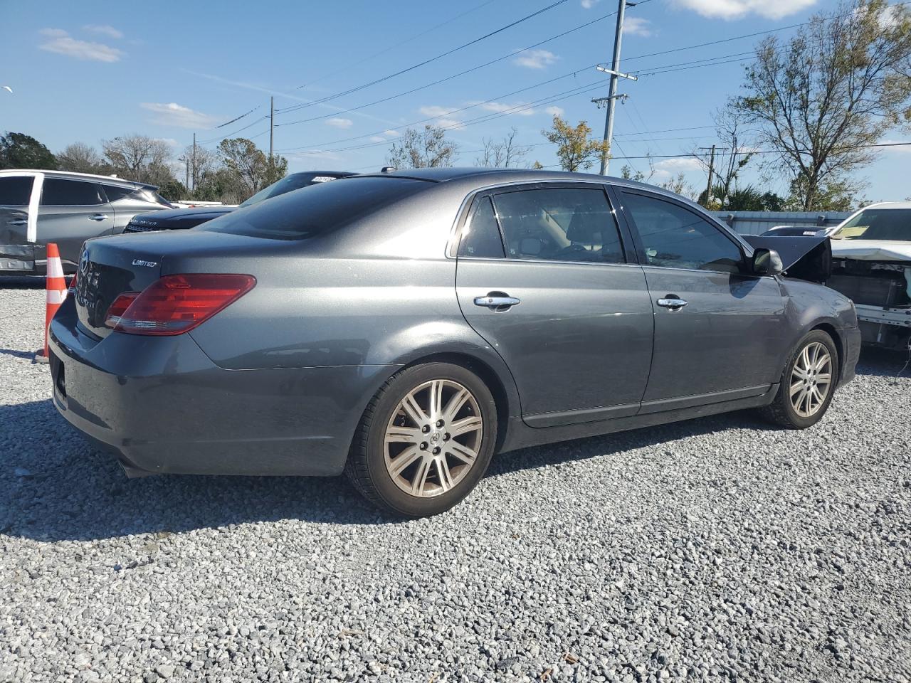 2009 Toyota Avalon - Image 3