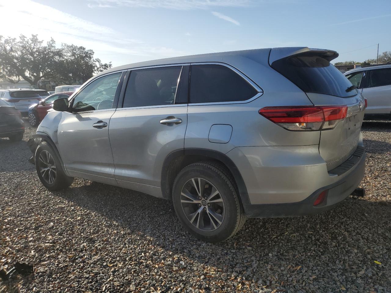 2017 Toyota Highlander - Image 2