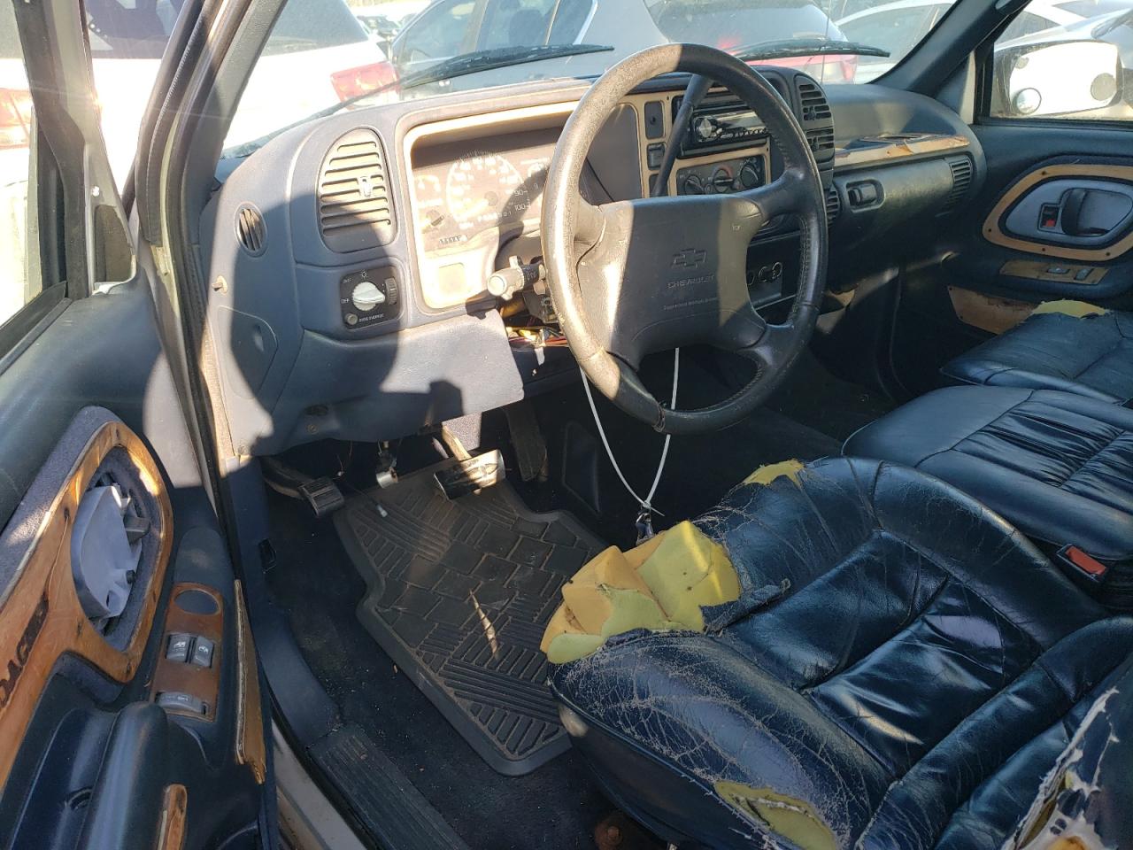 1995 Chevrolet GMT-400 - Image 8