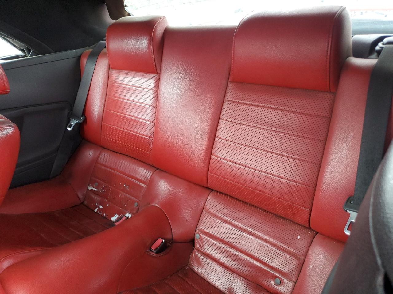 2005 Ford Mustang - Image 10