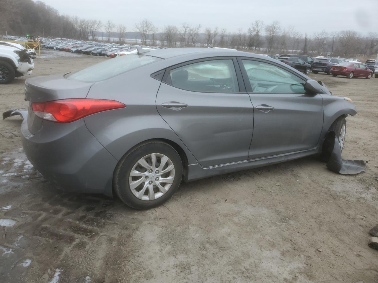 2013 Hyundai Elantra - Image 3