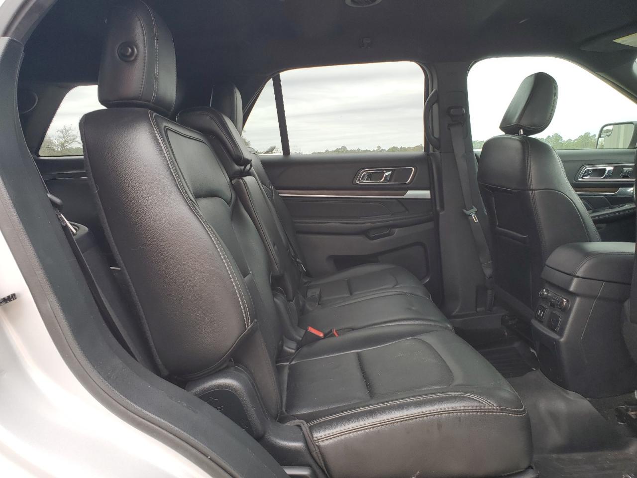 2018 Ford Explorer - Image 11