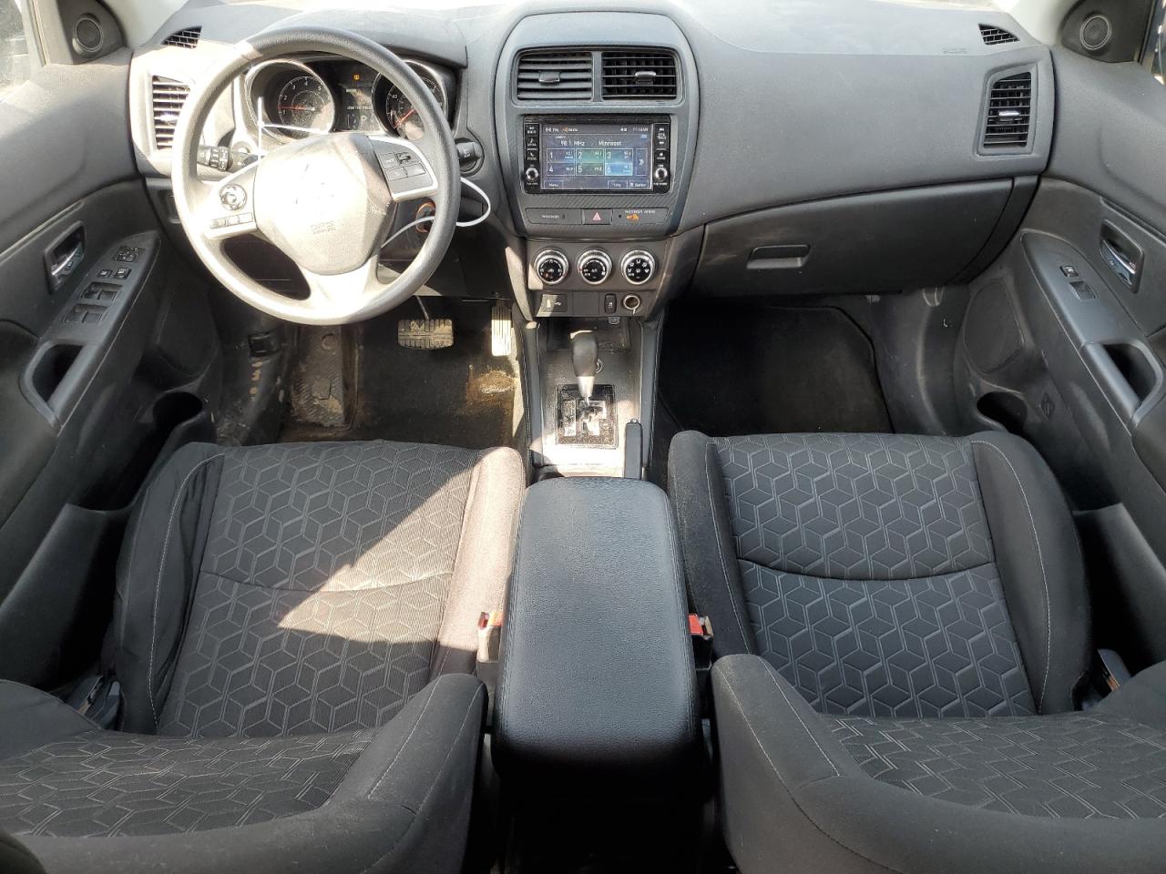 2021 Mitsubishi Outlander - Image 8