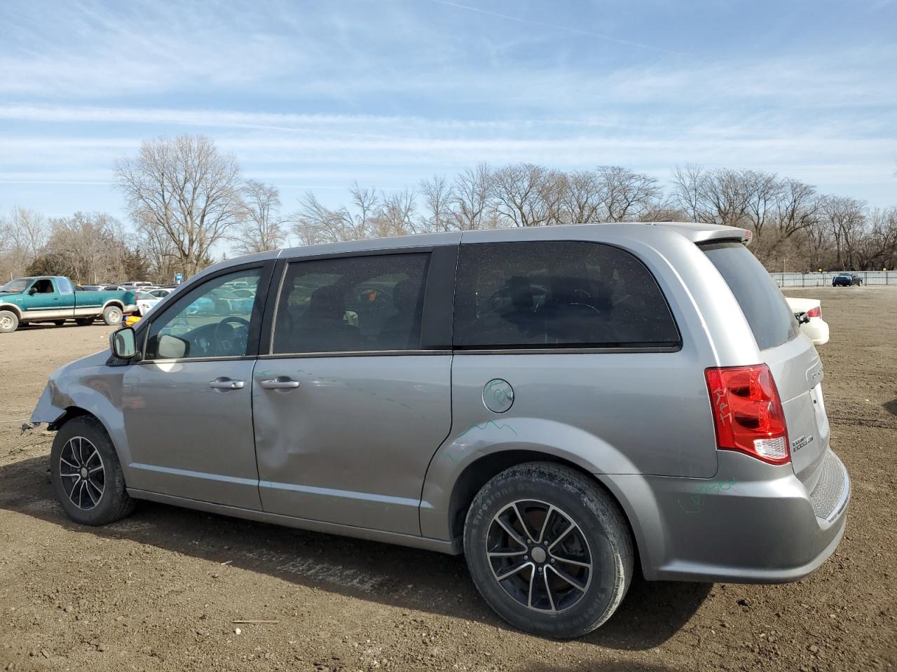 2019 Dodge Caravan - Image 2