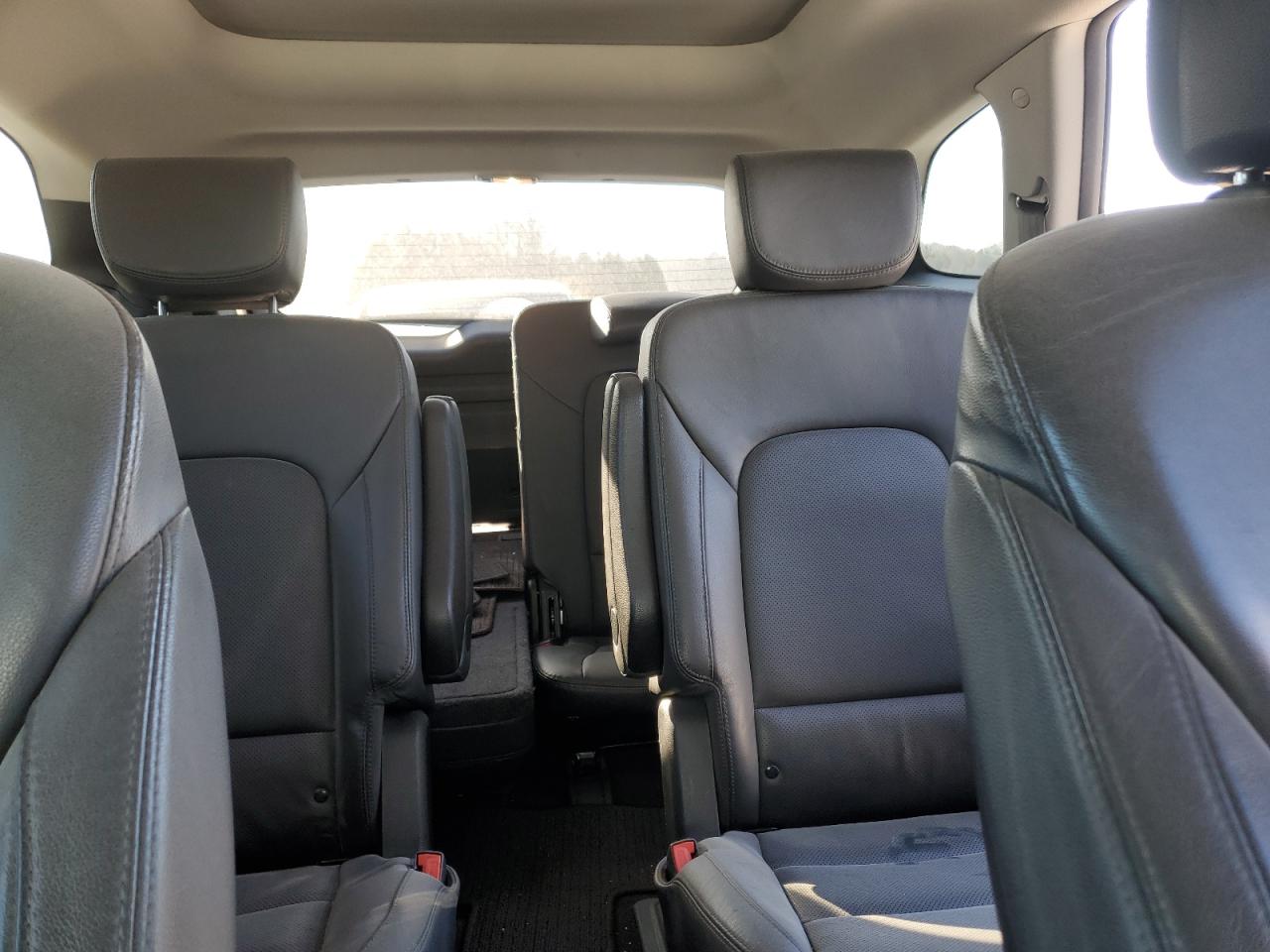 2017 Hyundai Santa Fe - Image 10