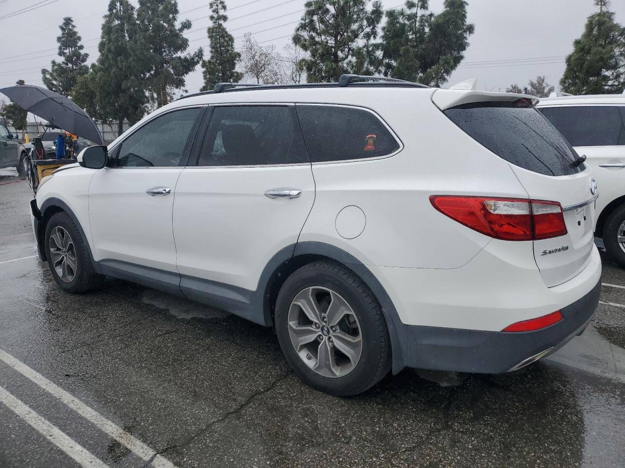 2014 Hyundai Santa Fe - Image 2