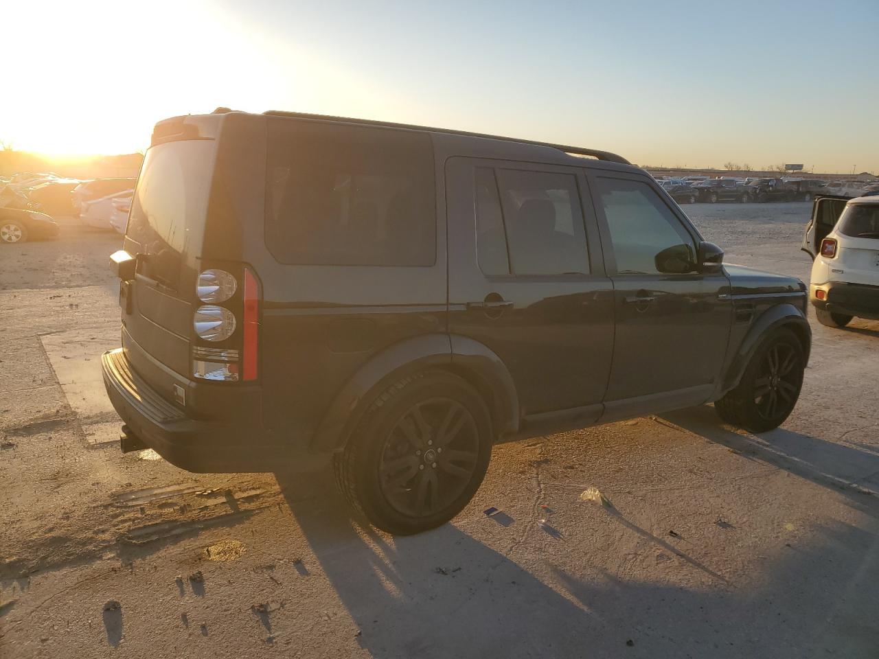 2014 Land Rover LR4 - Image 3
