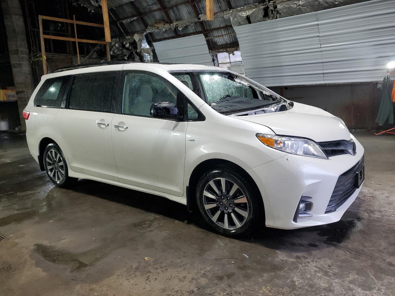 2019 Toyota Sienna - Image 4