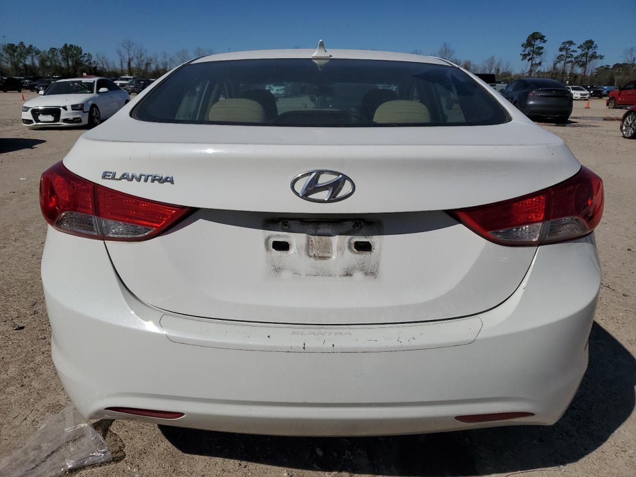 2013 Hyundai Elantra - Image 6
