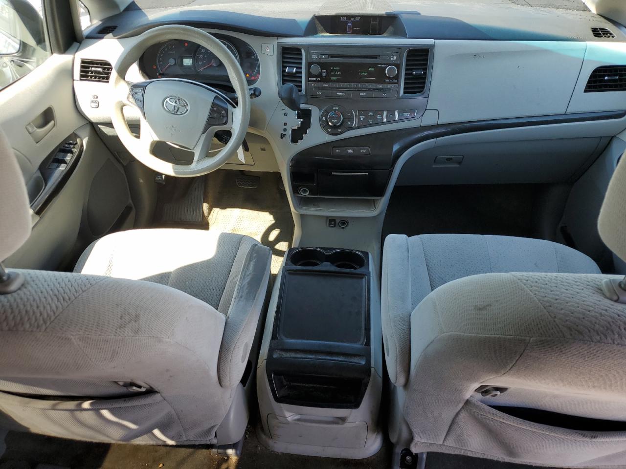 2013 Toyota Sienna - Image 8