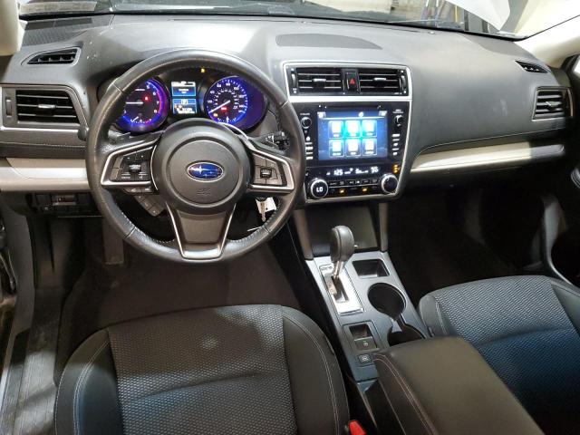  SUBARU OUTBACK 2018 Srebrny