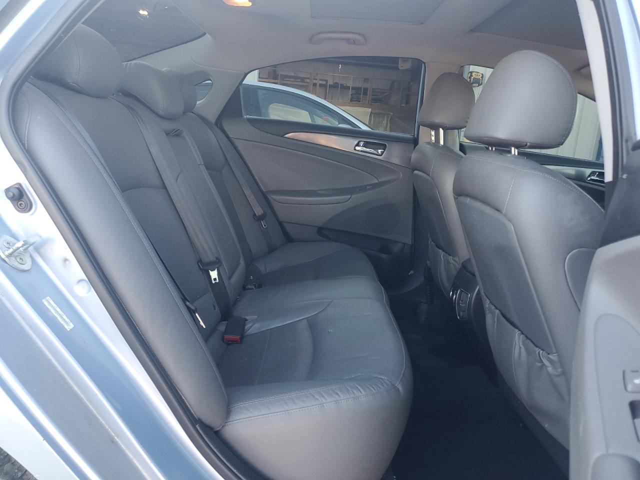 2012 Hyundai Sonata - Image 10
