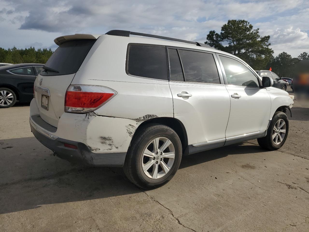 2011 Toyota Highlander - Image 3