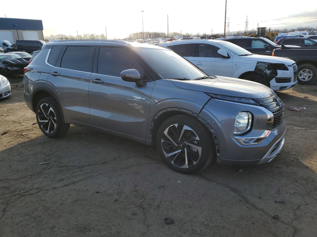 2024 Mitsubishi Outlander - Image 4