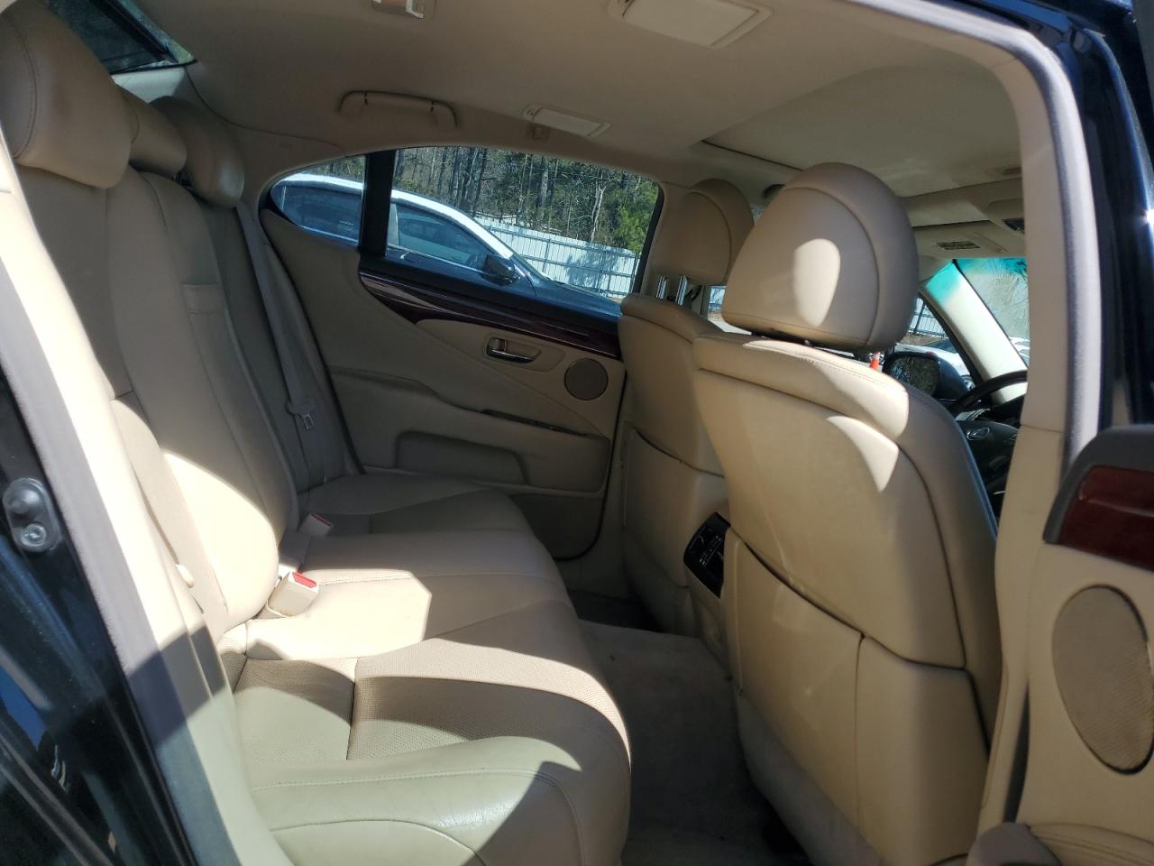 2009 Lexus LS - Image 10