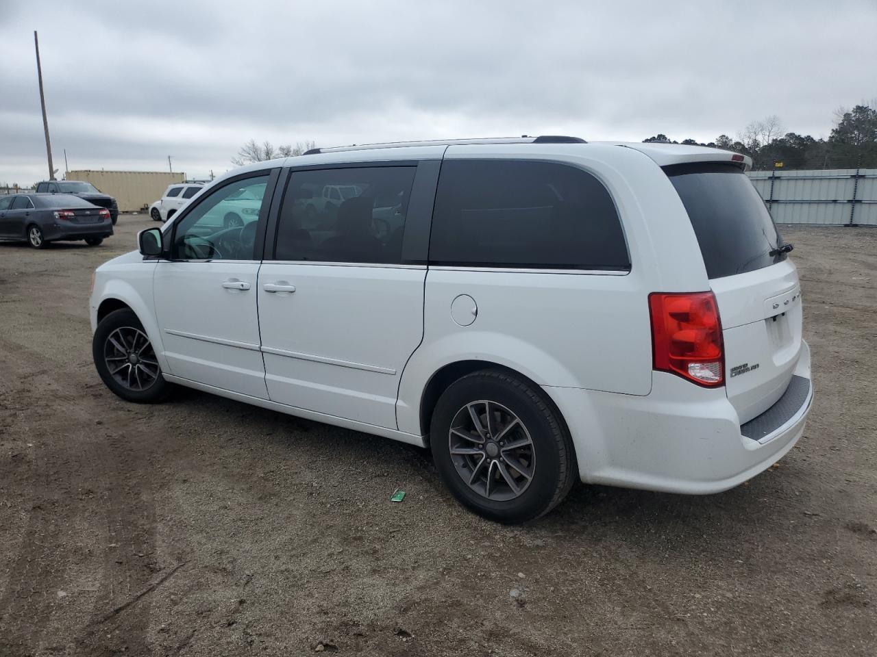 2017 Dodge Caravan - Image 2