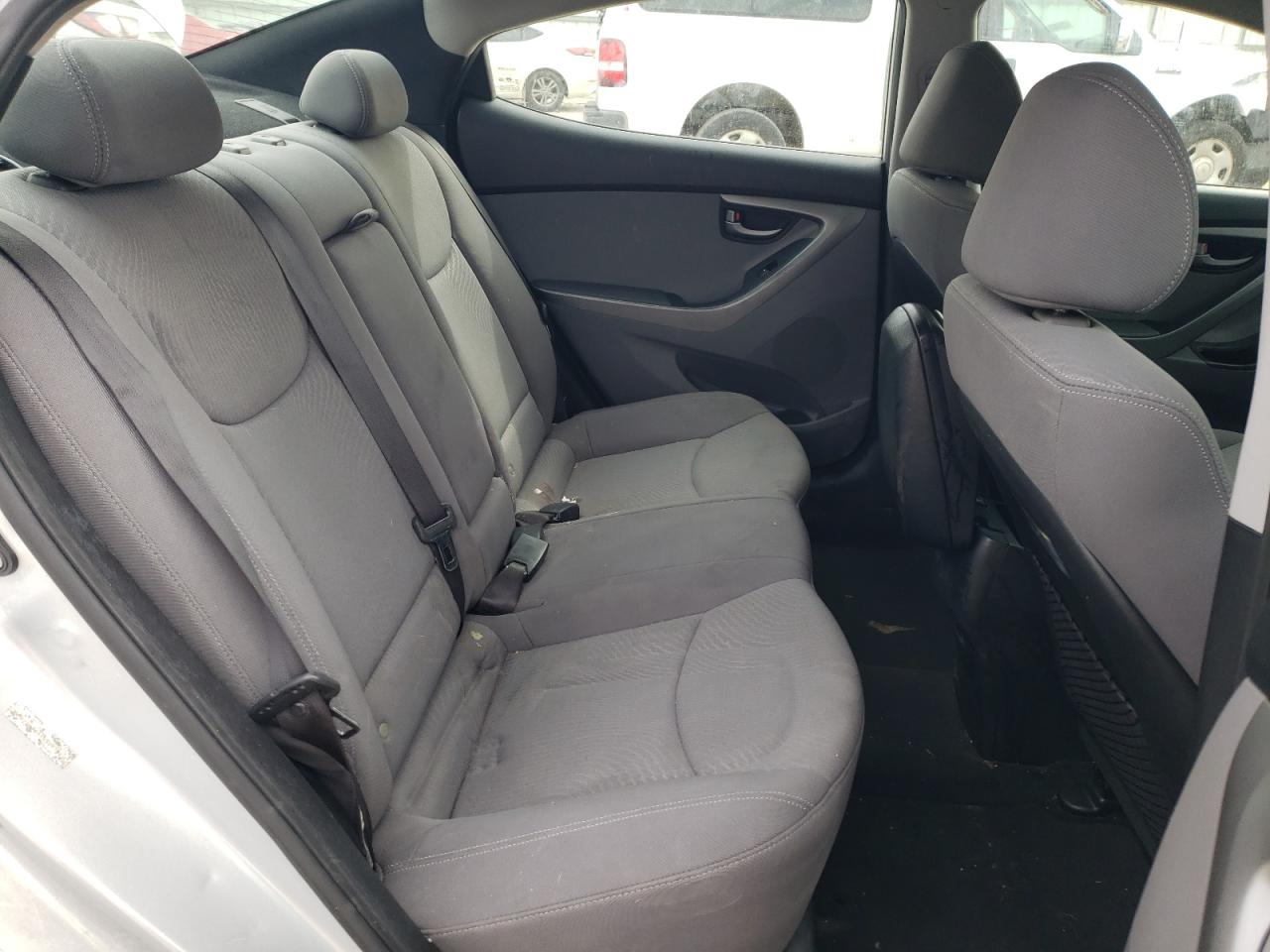 2015 Hyundai Elantra - Image 10