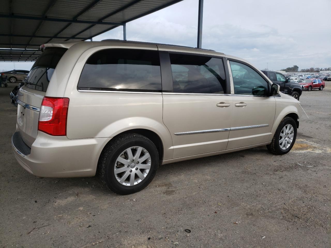 2016 Chrysler Town & Country - Image 3