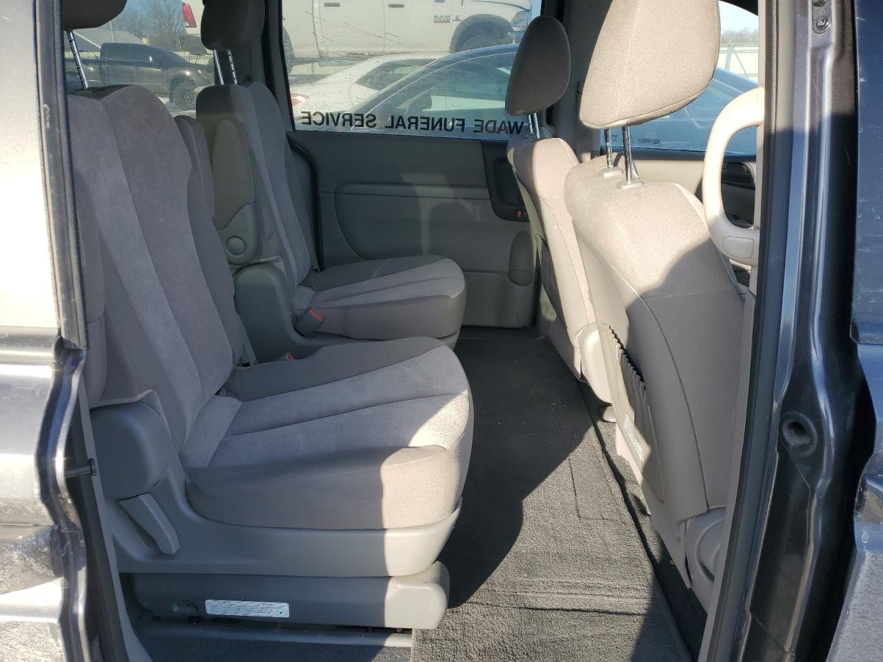 2014 Kia Sedona - Image 11