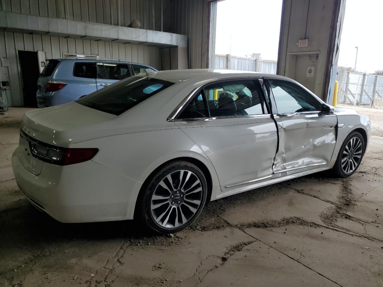 2020 Lincoln Continental - Image 3