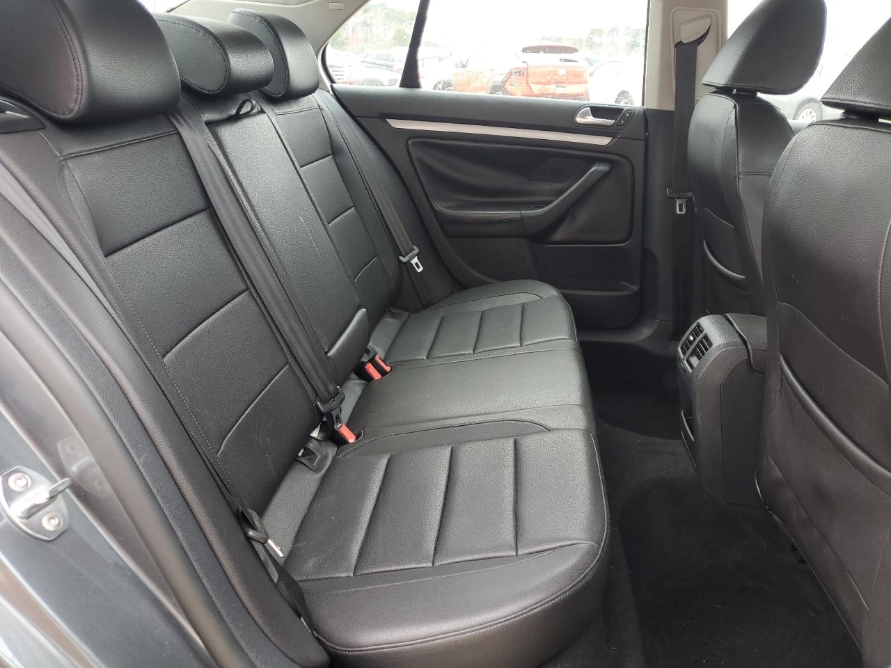 2010 Volkswagen Jetta - Image 10