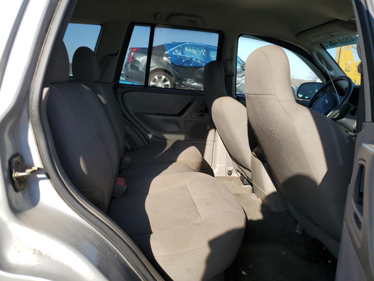 2004 Jeep Grand Cherokee - Image 11