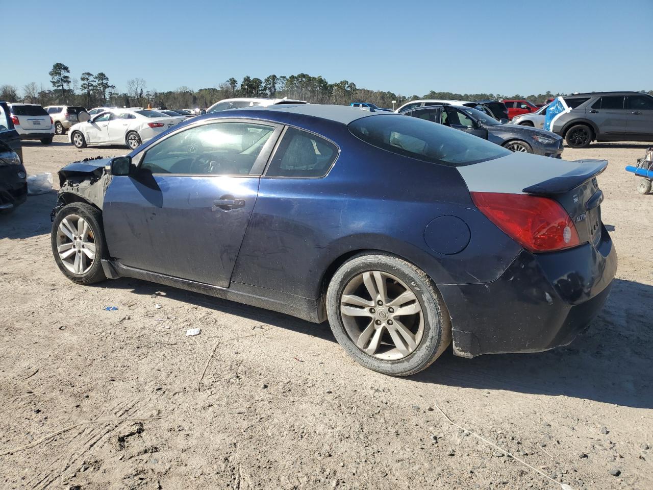 2011 Nissan Altima - Image 2