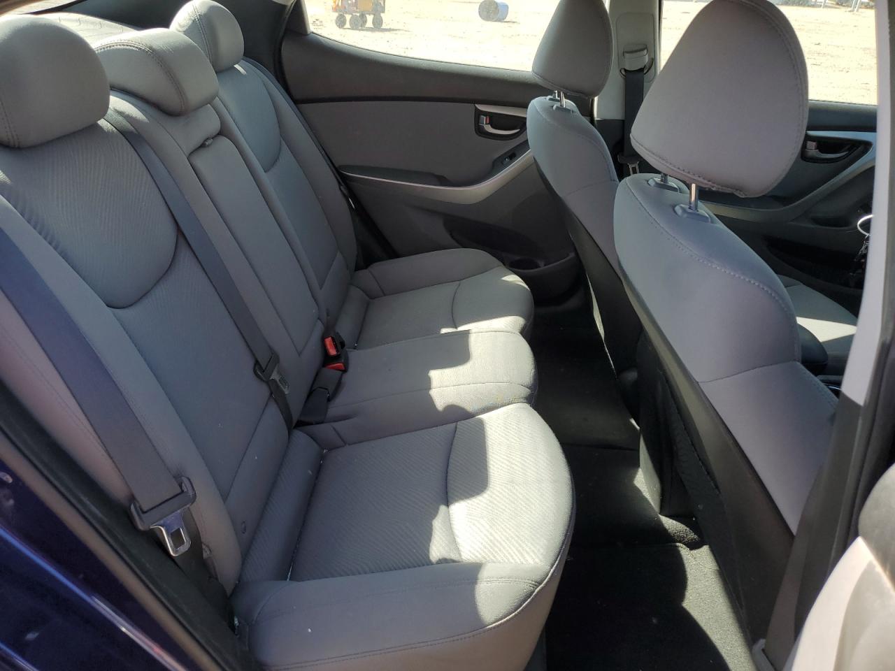 2012 Hyundai Elantra - Image 10