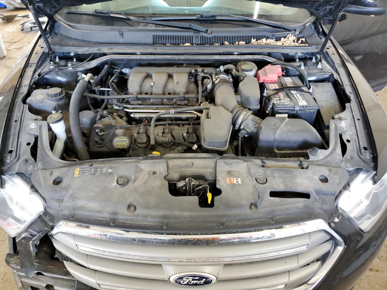 2015 Ford Taurus - Image 13