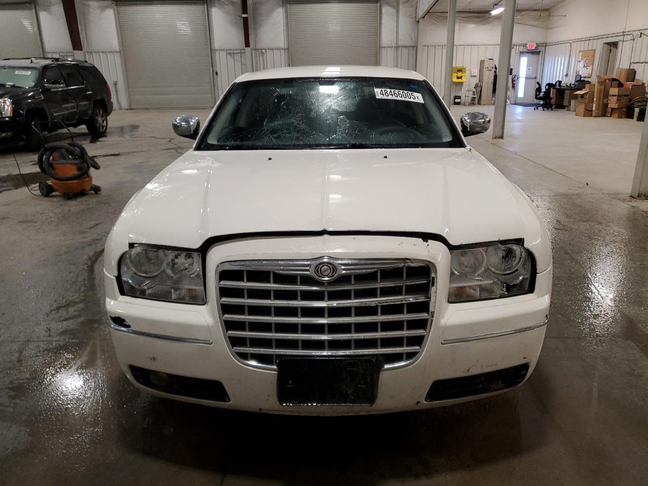2010 Chrysler 300 - Image 5