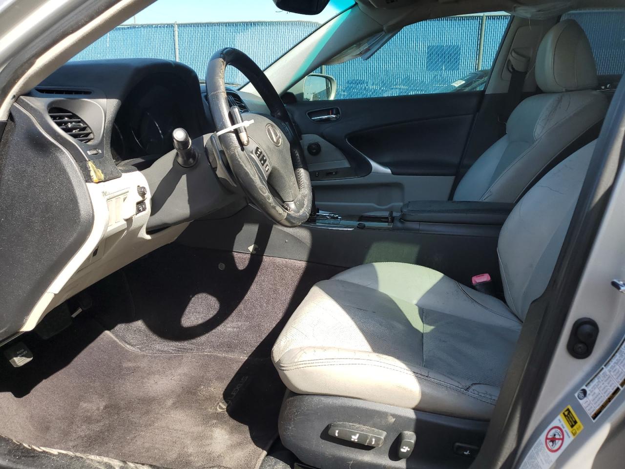 2011 Lexus IS - Image 7