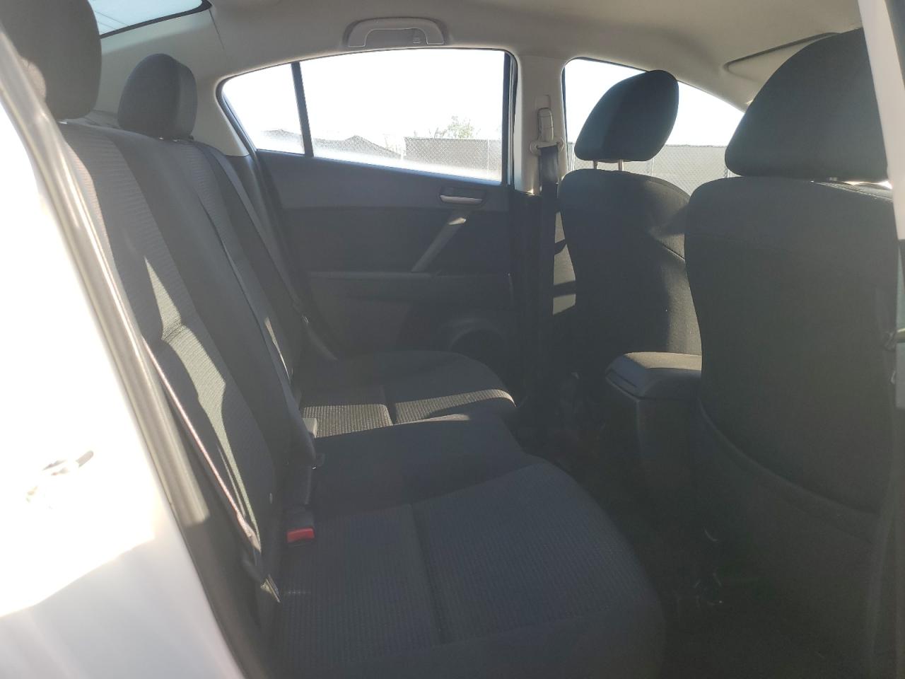 2013 Mazda 3 - Image 10