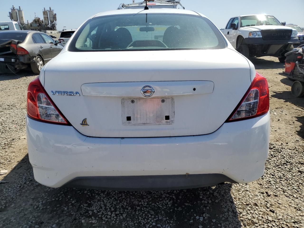 2015 Nissan Versa - Image 6