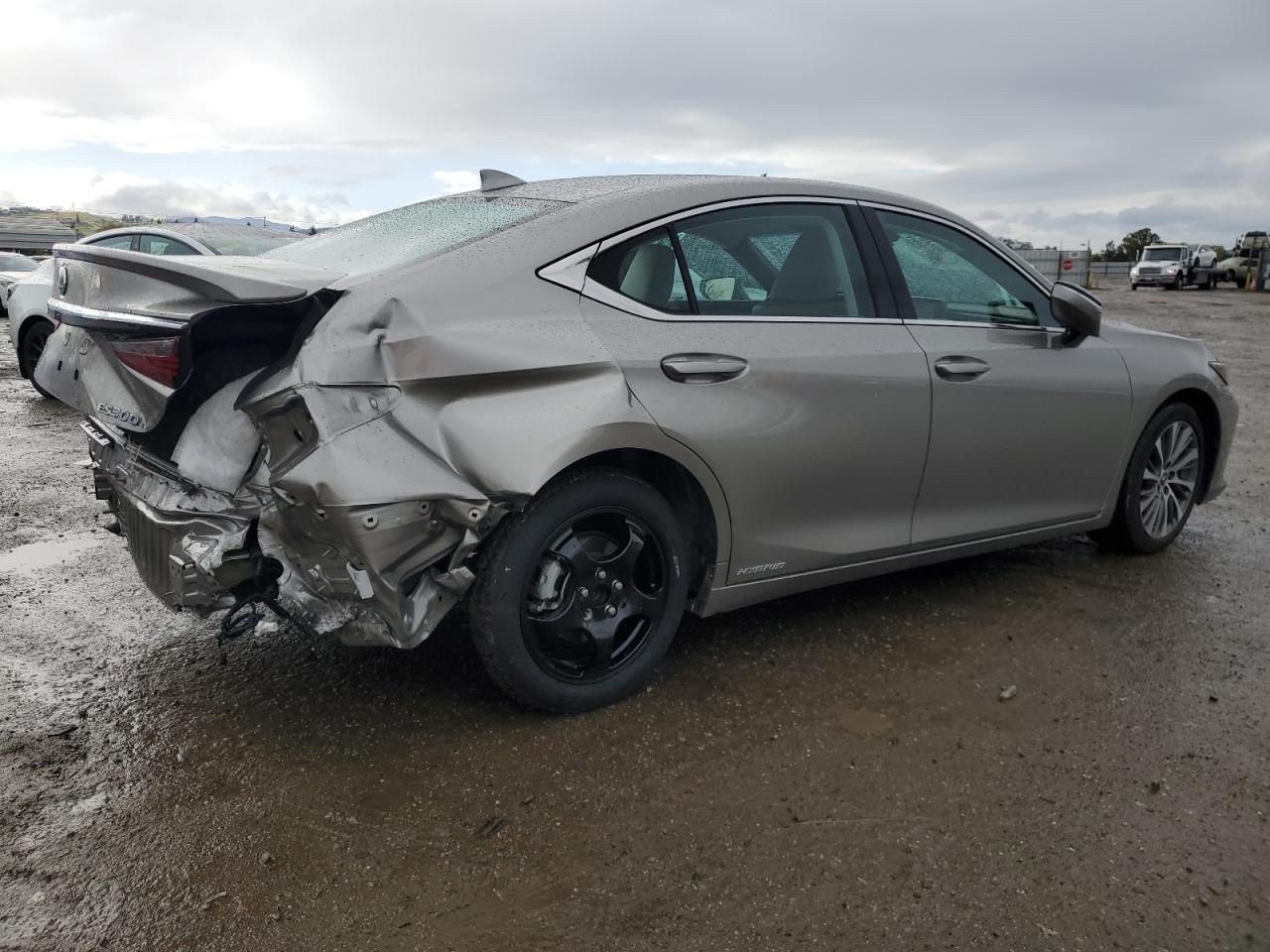 2019 Lexus ES - Image 3