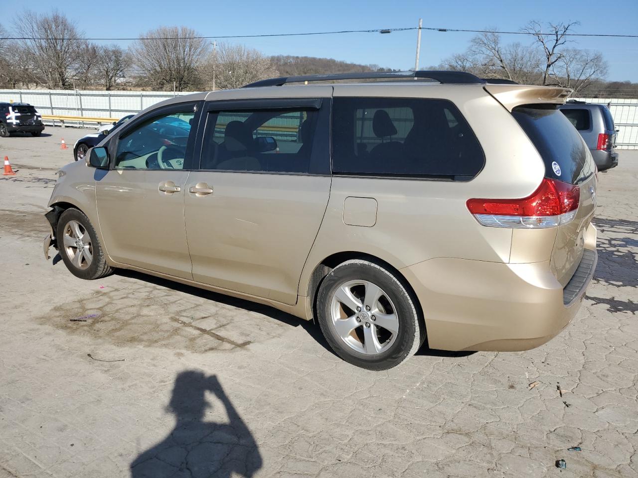 2013 Toyota Sienna - Image 2