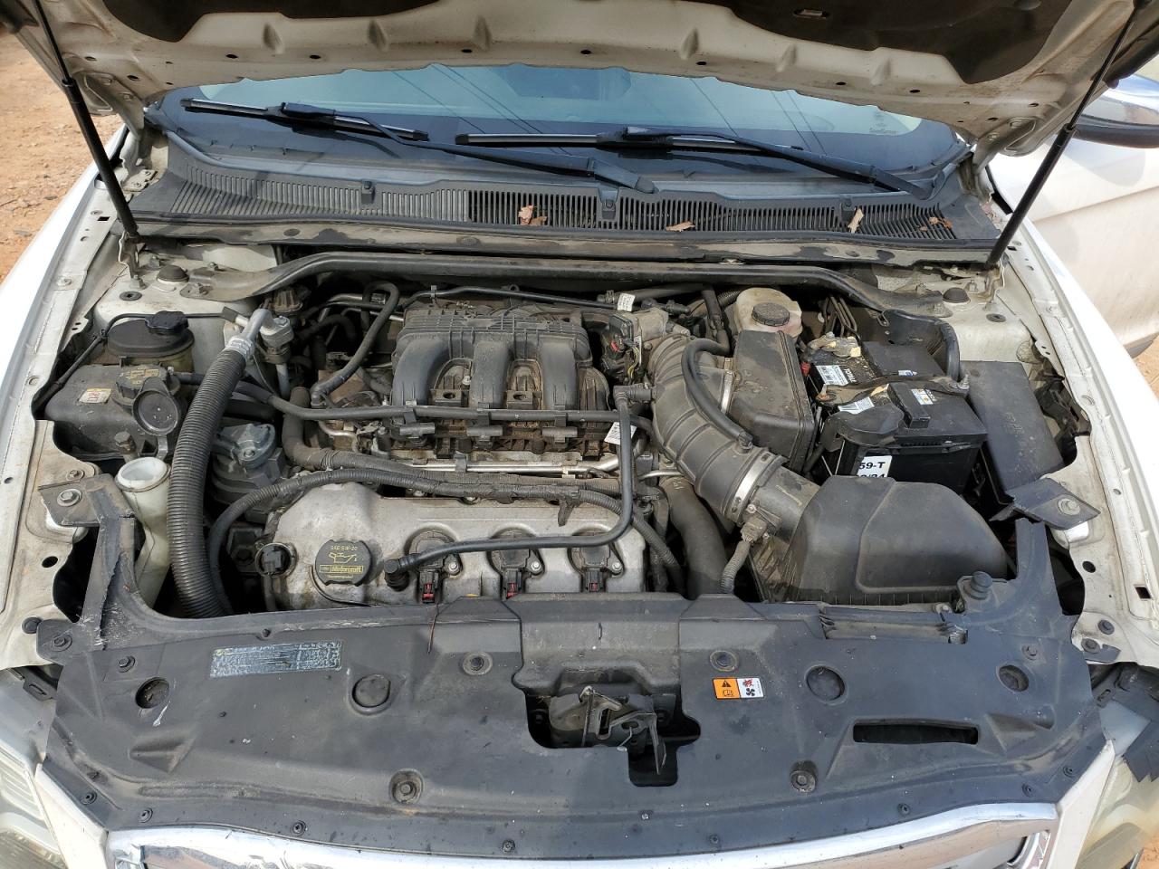 2011 Ford Taurus - Image 11