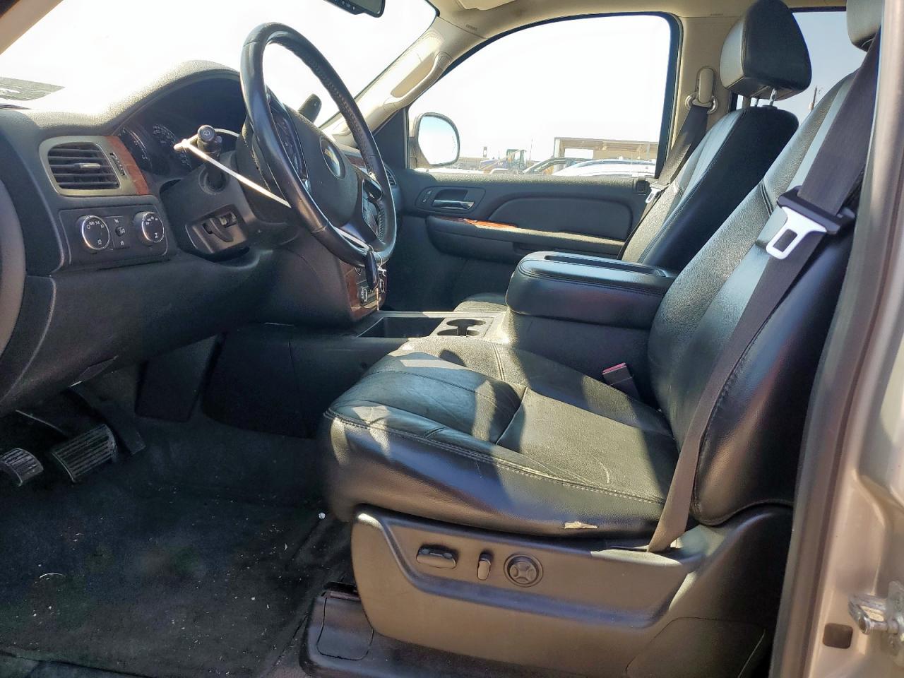 2007 Chevrolet Suburban - Image 7