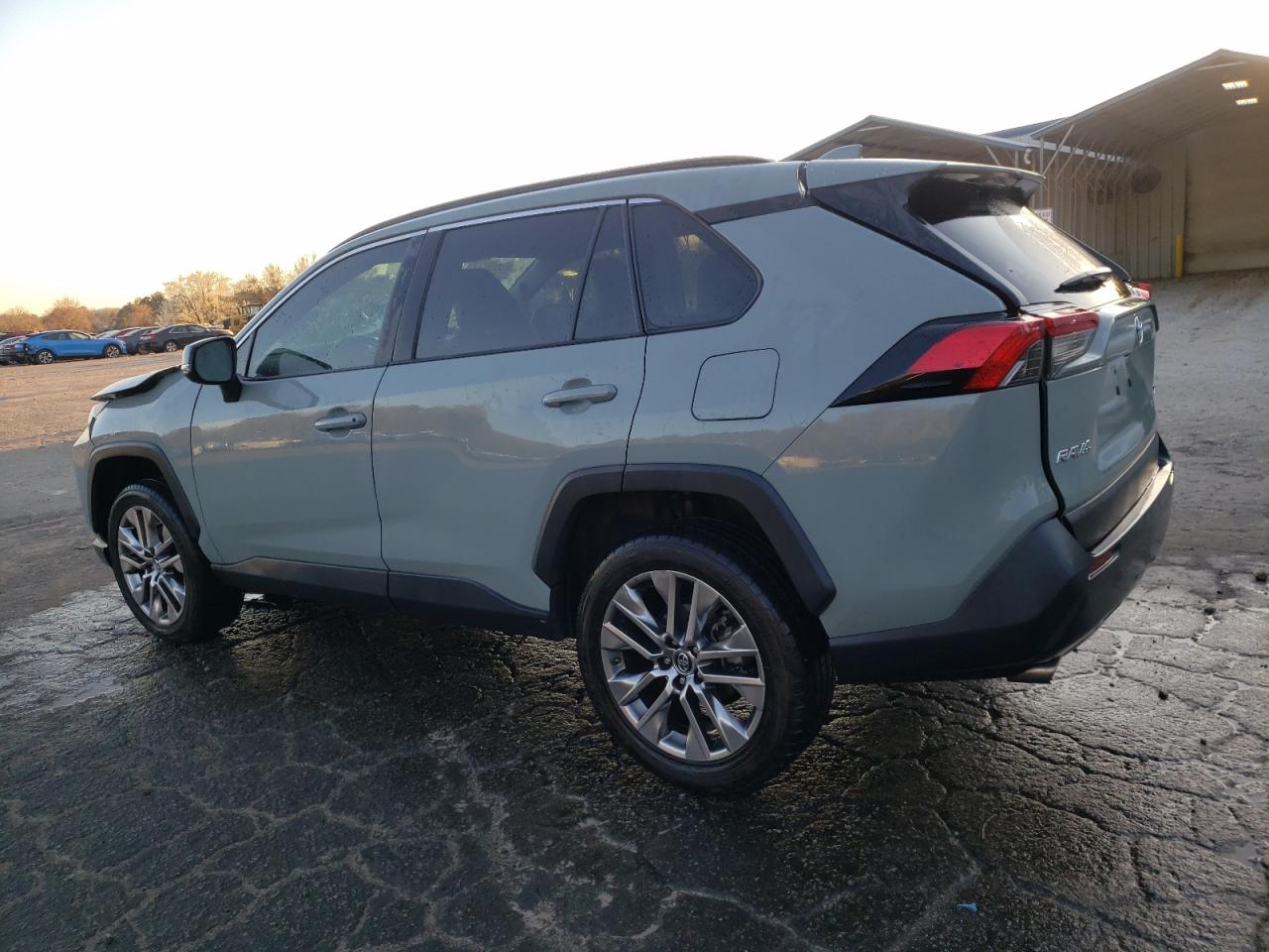 2019 Toyota RAV 4 - Image 2